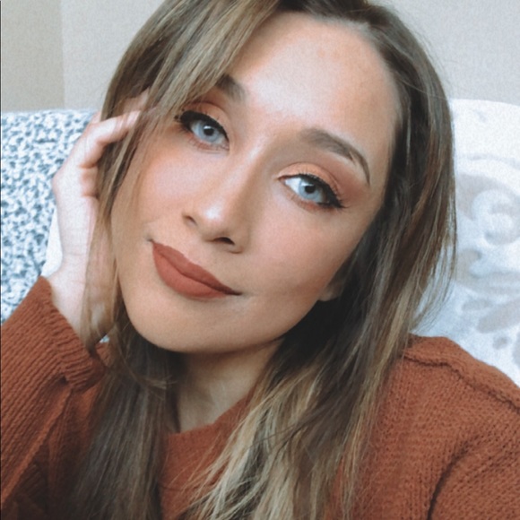 Meet your Posher, Erika - Picture 1 of 1